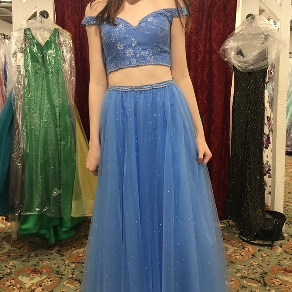 PROM DRESS!! ONLY WORN ONCE!! - Picture 2 of 8